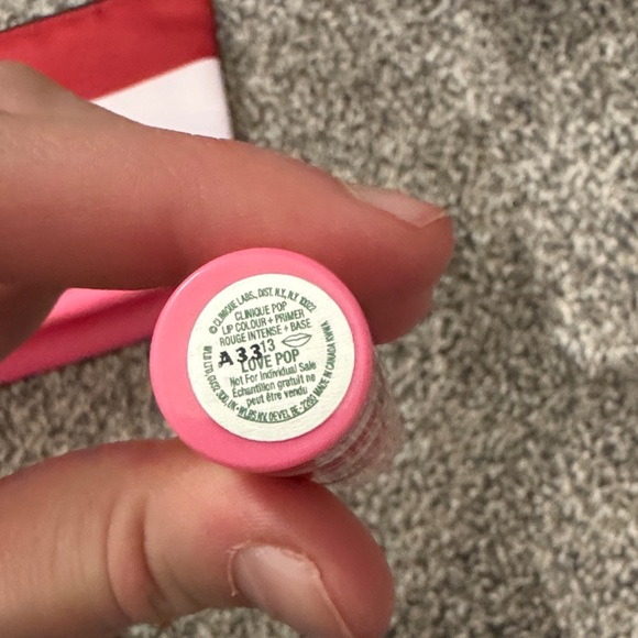 Clinique x Kate Spade Cosmetic Bag and Lip Stick Set - Picture 3 of 10